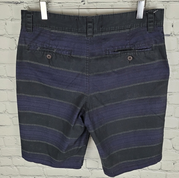 FOOT LOCKER | striped flat front shorts - Picture 3 of 6